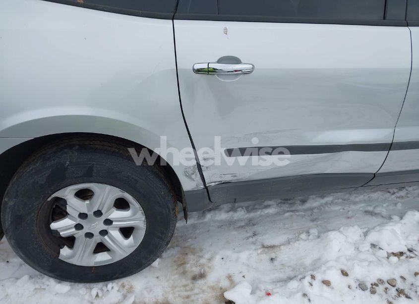 Photo 6 of 2010 Chevrolet Traverse LS (VIN 1GNLREEDXAS125421)