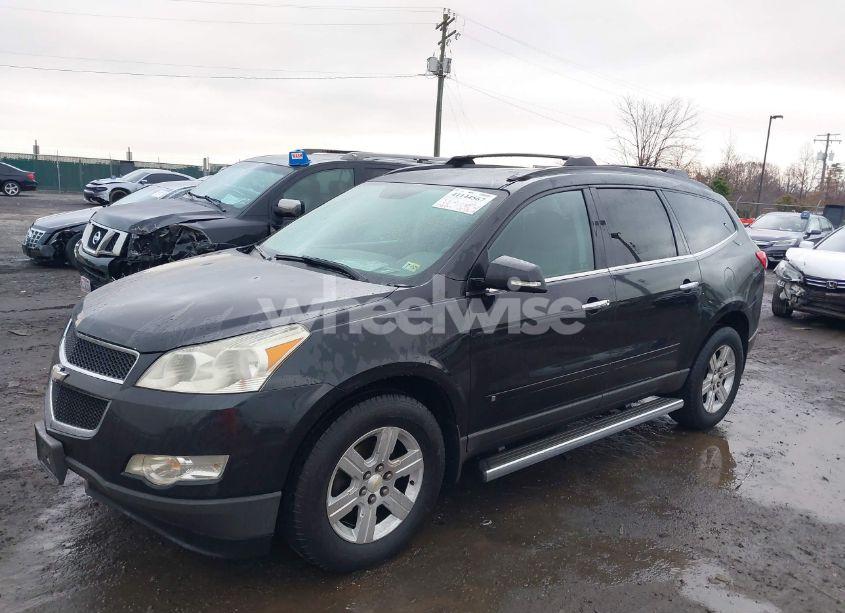 Photo 2 of 2010 Chevrolet Traverse LT (VIN 1GNLRFED0AS115616)