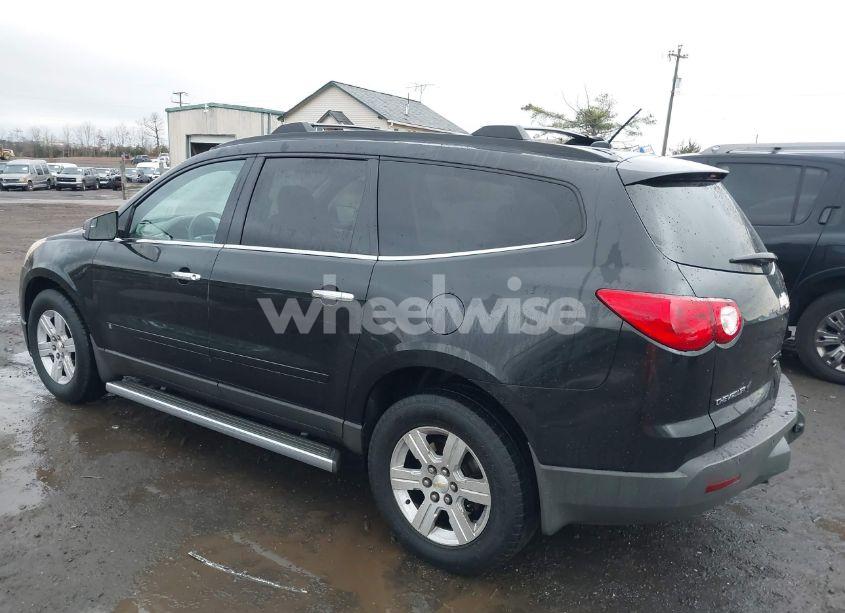 Photo 3 of 2010 Chevrolet Traverse LT (VIN 1GNLRFED0AS115616)