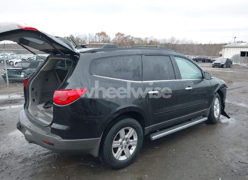 Photo 4 of 2010 Chevrolet Traverse LT (VIN 1GNLRFED0AS115616)
