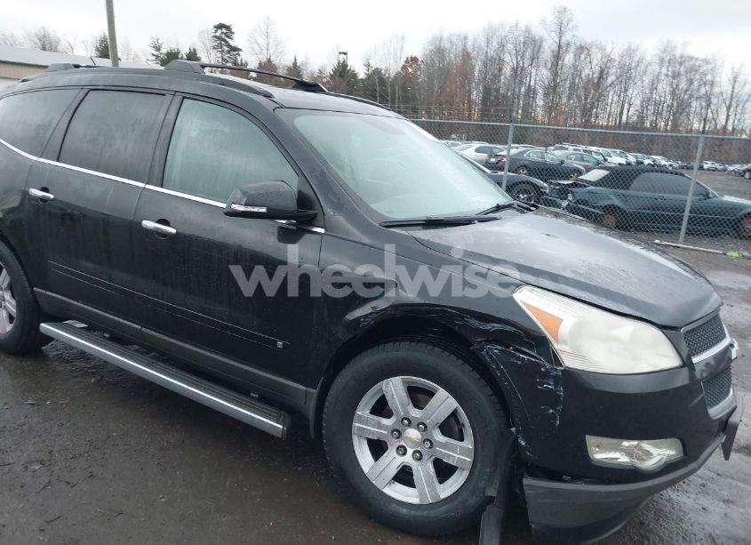 Photo 6 of 2010 Chevrolet Traverse LT (VIN 1GNLRFED0AS115616)