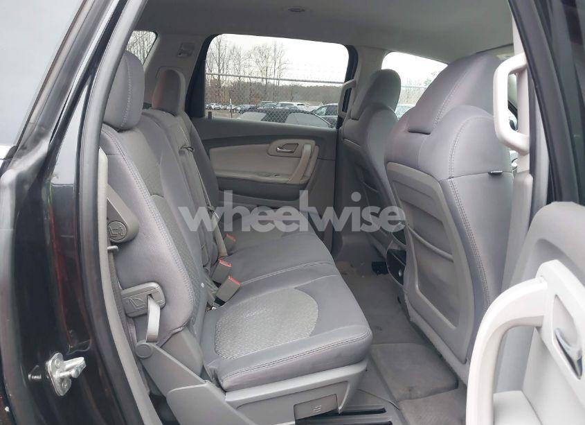 Photo 8 of 2010 Chevrolet Traverse LT (VIN 1GNLRFED0AS115616)