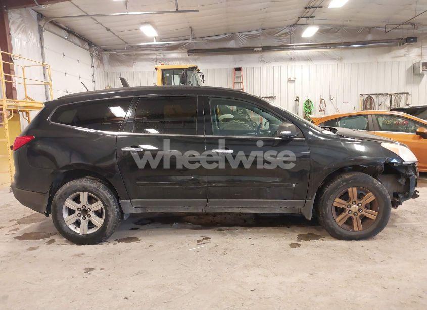 Photo 13 of 2010 Chevrolet Traverse LT (VIN 1GNLRFED0AS127751)
