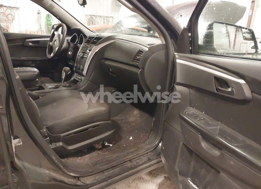 Photo 5 of 2010 Chevrolet Traverse LT (VIN 1GNLRFED0AS127751)