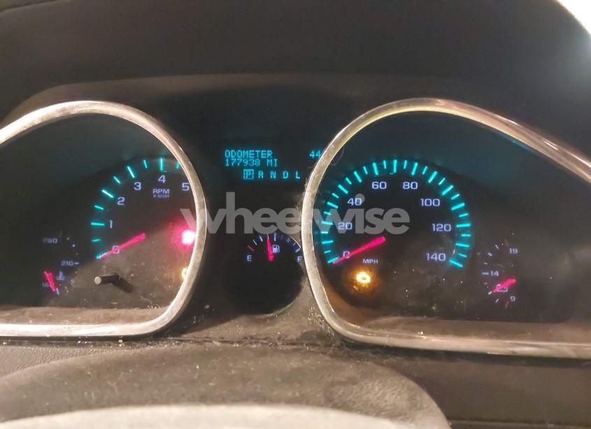 Photo 7 of 2010 Chevrolet Traverse LT (VIN 1GNLRFED0AS127751)