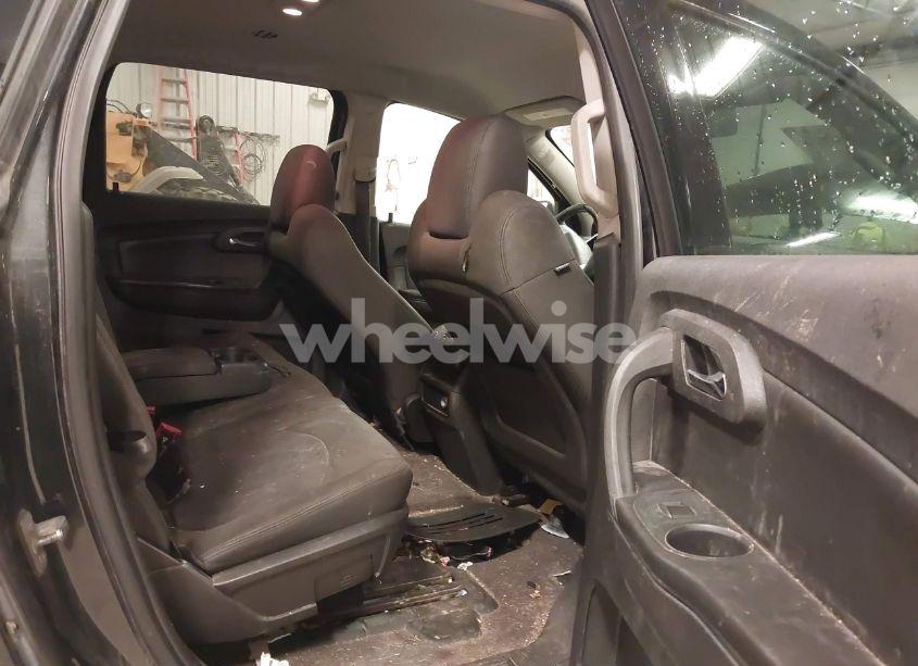 Photo 8 of 2010 Chevrolet Traverse LT (VIN 1GNLRFED0AS127751)