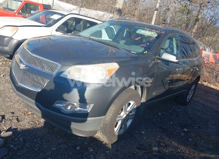 Photo 2 of 2010 Chevrolet Traverse LT (VIN 1GNLRFED0AS151144)