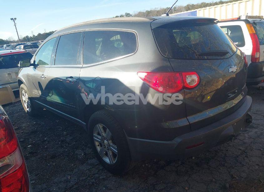 Photo 3 of 2010 Chevrolet Traverse LT (VIN 1GNLRFED0AS151144)