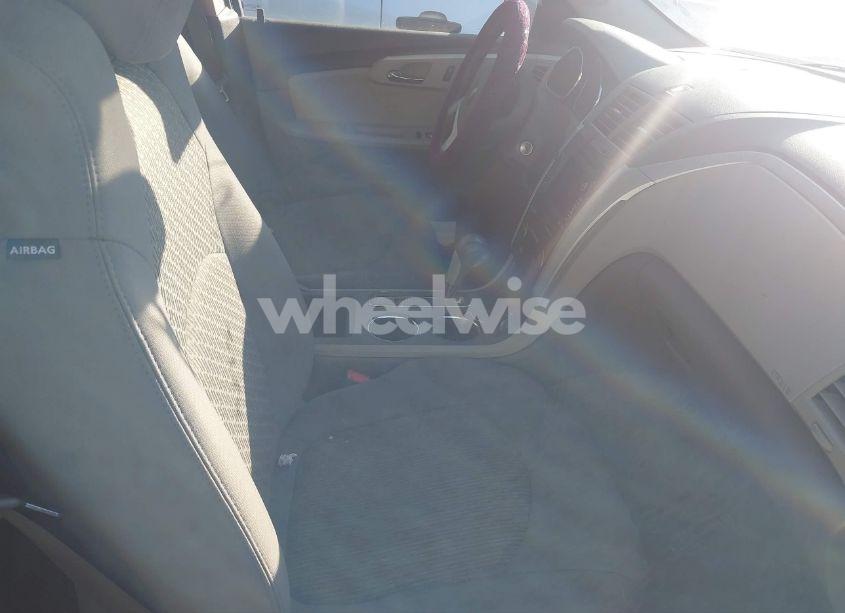 Photo 5 of 2010 Chevrolet Traverse LT (VIN 1GNLRFED0AS151144)