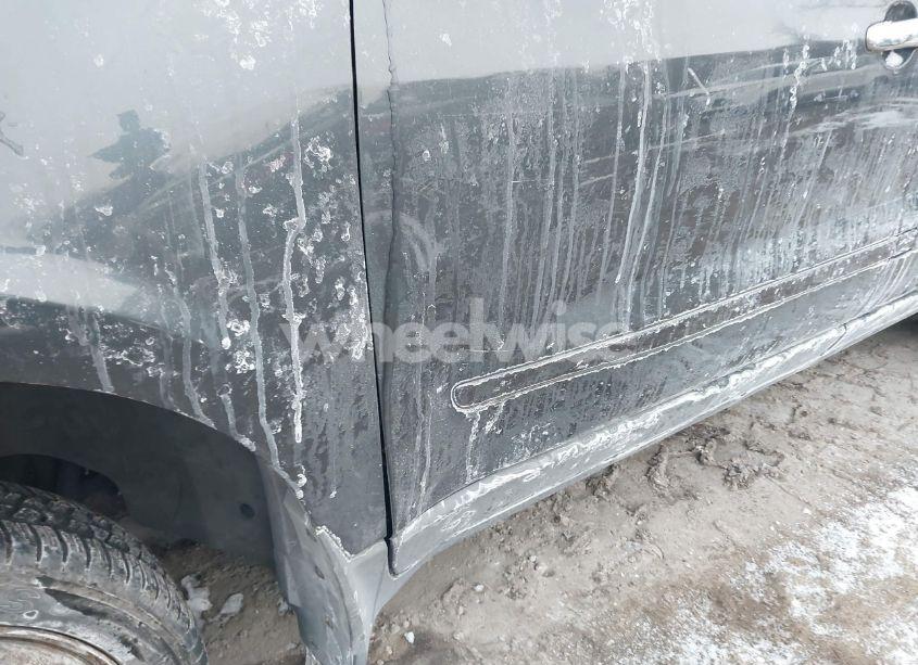 Photo 13 of 2010 Chevrolet Traverse LT (VIN 1GNLRFED1AJ243336)