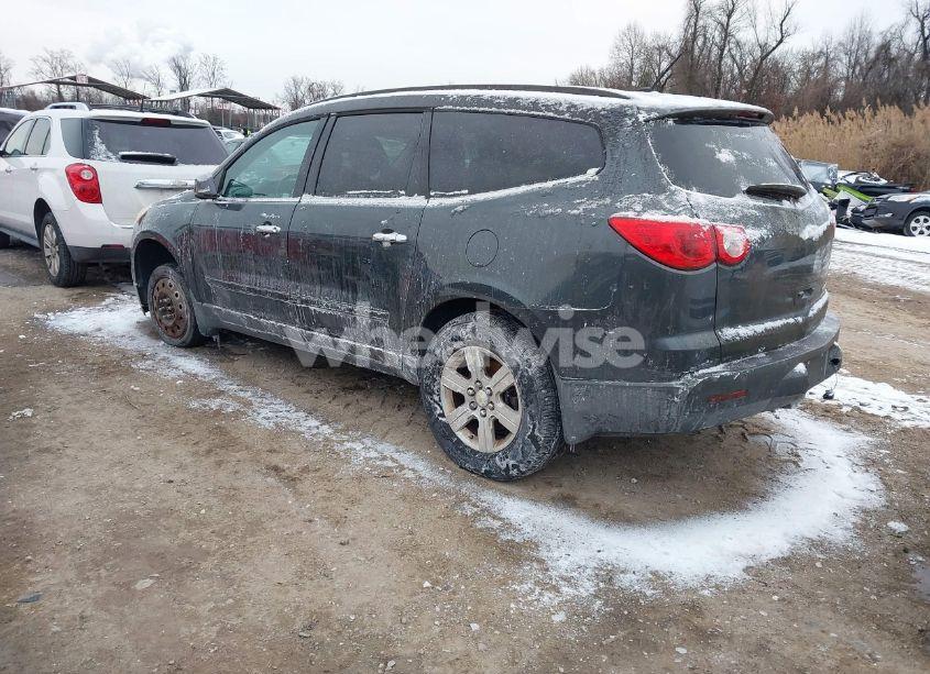 Photo 3 of 2010 Chevrolet Traverse LT (VIN 1GNLRFED1AJ243336)