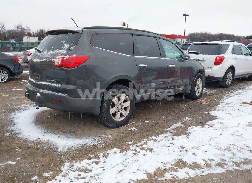 Photo 4 of 2010 Chevrolet Traverse LT (VIN 1GNLRFED1AJ243336)