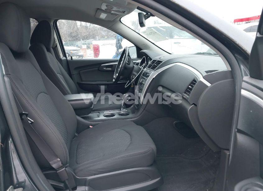 Photo 5 of 2010 Chevrolet Traverse LT (VIN 1GNLRFED1AJ243336)