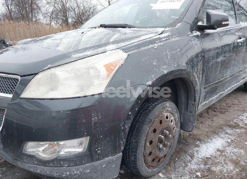 Photo 6 of 2010 Chevrolet Traverse LT (VIN 1GNLRFED1AJ243336)