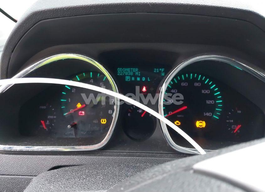 Photo 7 of 2010 Chevrolet Traverse LT (VIN 1GNLRFED1AJ243336)