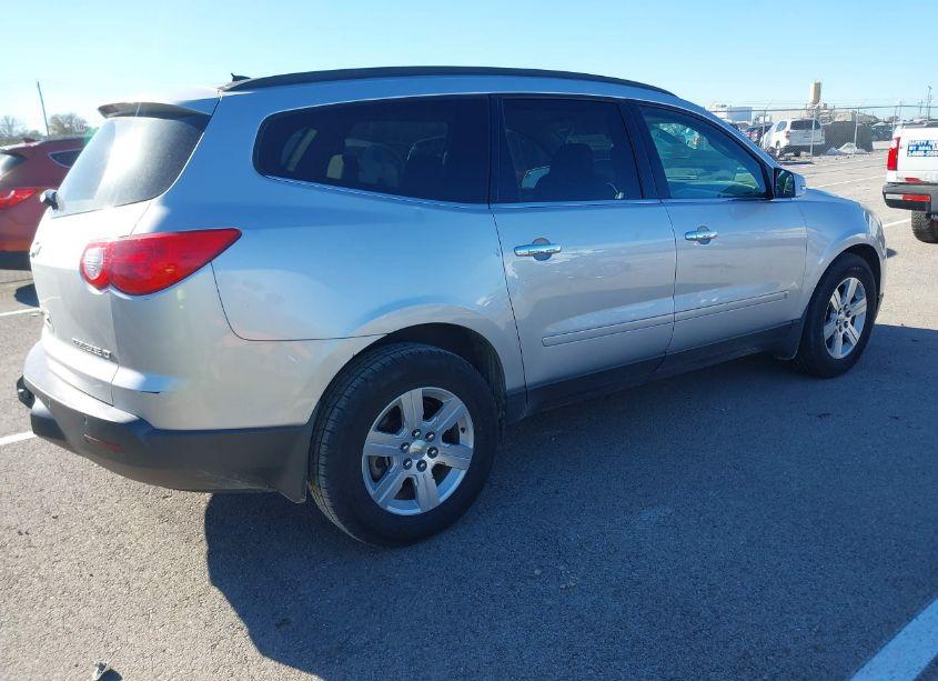 Photo 4 of 2010 Chevrolet Traverse LT (VIN 1GNLRFED1AS125765)
