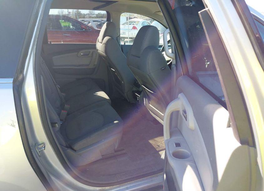 Photo 8 of 2010 Chevrolet Traverse LT (VIN 1GNLRFED1AS125765)
