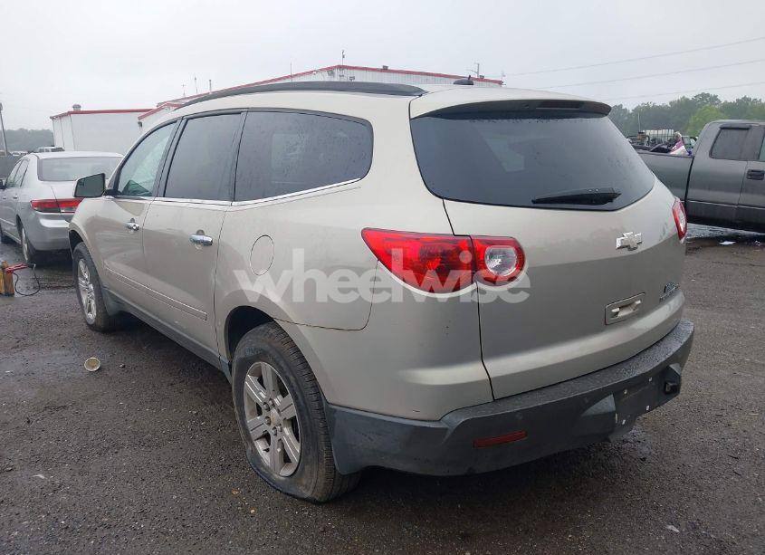 Photo 3 of 2010 Chevrolet Traverse LT (VIN 1GNLRFED1AS127709)