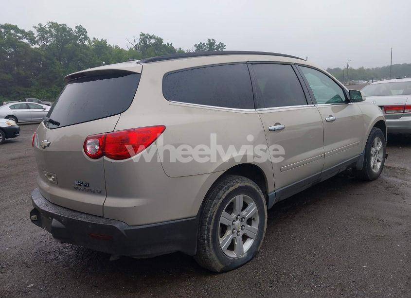 Photo 4 of 2010 Chevrolet Traverse LT (VIN 1GNLRFED1AS127709)