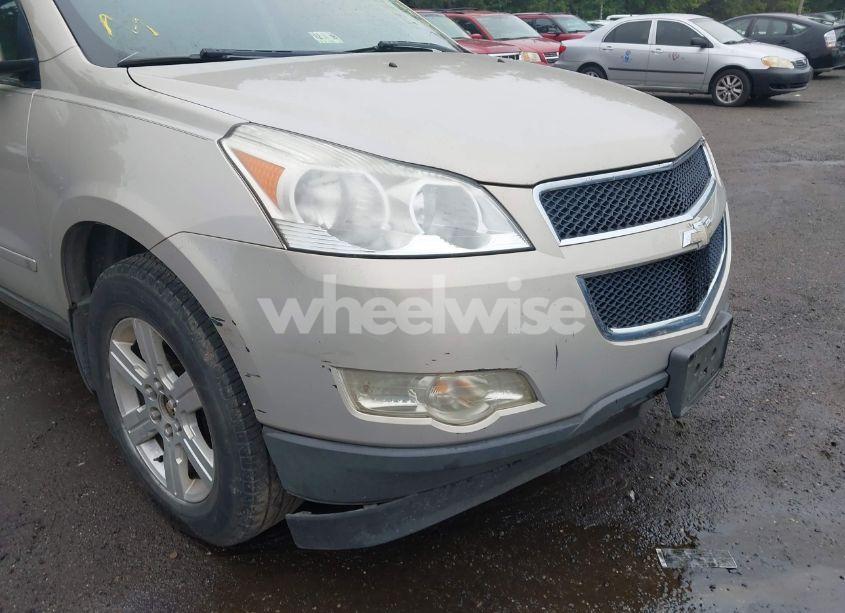 Photo 6 of 2010 Chevrolet Traverse LT (VIN 1GNLRFED1AS127709)