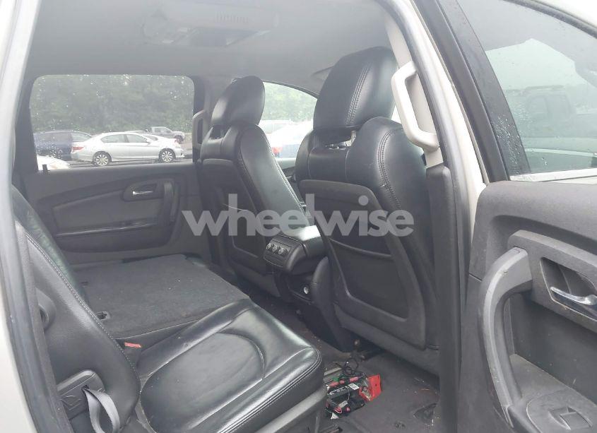 Photo 8 of 2010 Chevrolet Traverse LT (VIN 1GNLRFED1AS127709)