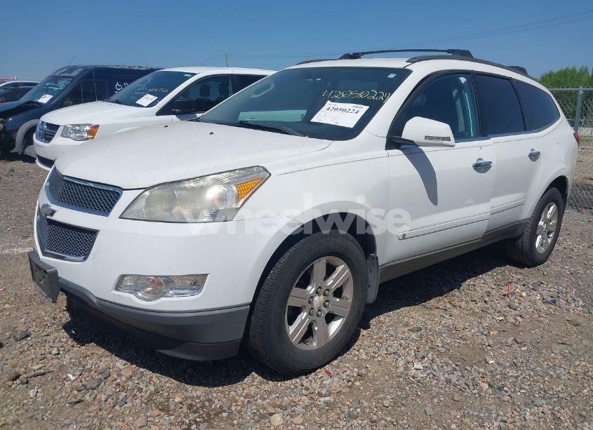 Photo 2 of 2010 Chevrolet Traverse LT (VIN 1GNLRFED1AS130139)