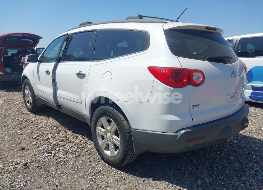Photo 3 of 2010 Chevrolet Traverse LT (VIN 1GNLRFED1AS130139)