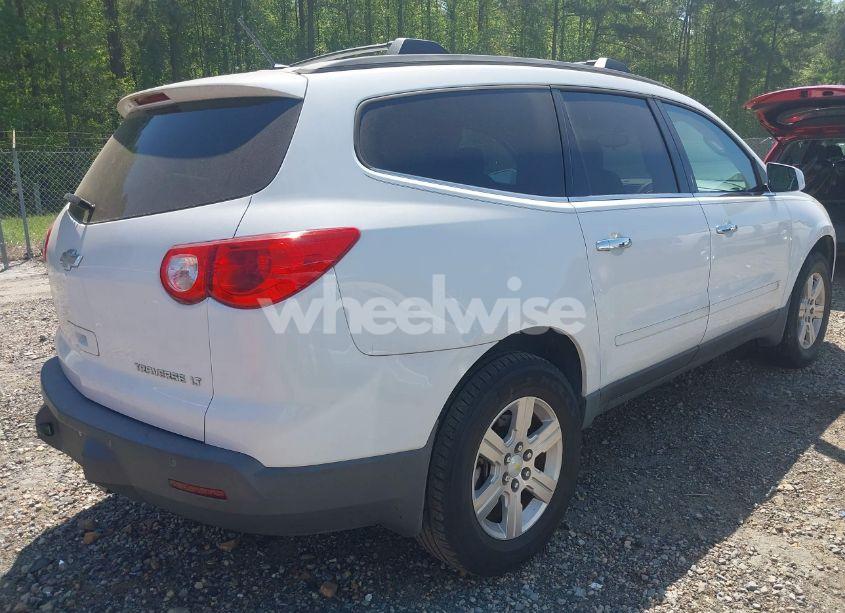 Photo 4 of 2010 Chevrolet Traverse LT (VIN 1GNLRFED1AS130139)