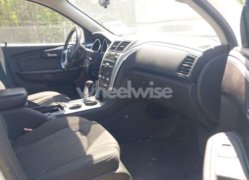 Photo 5 of 2010 Chevrolet Traverse LT (VIN 1GNLRFED1AS130139)