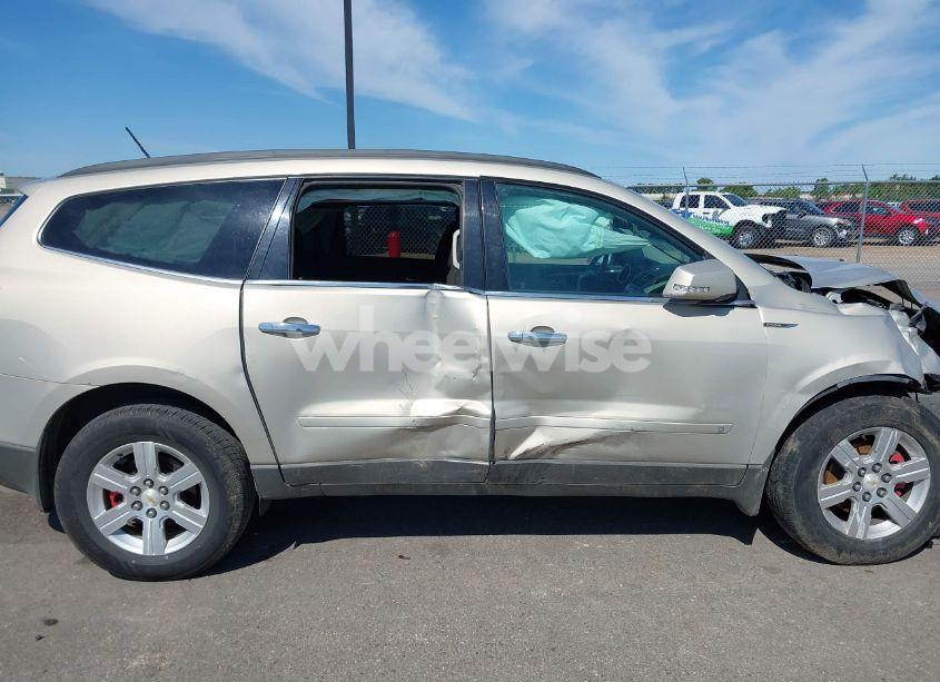 Photo 13 of 2010 Chevrolet Traverse LT (VIN 1GNLRFED1AS139729)