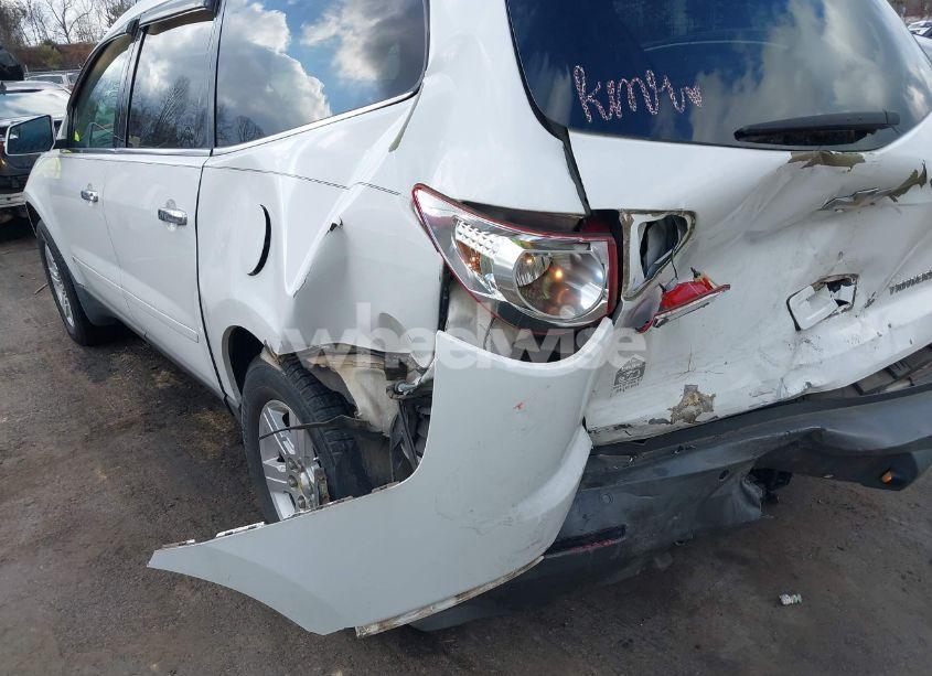 Photo 12 of 2010 Chevrolet Traverse LT (VIN 1GNLRFED3AS123371)