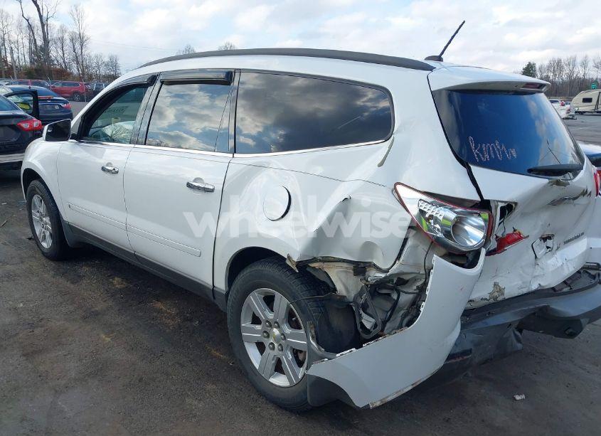 Photo 3 of 2010 Chevrolet Traverse LT (VIN 1GNLRFED3AS123371)