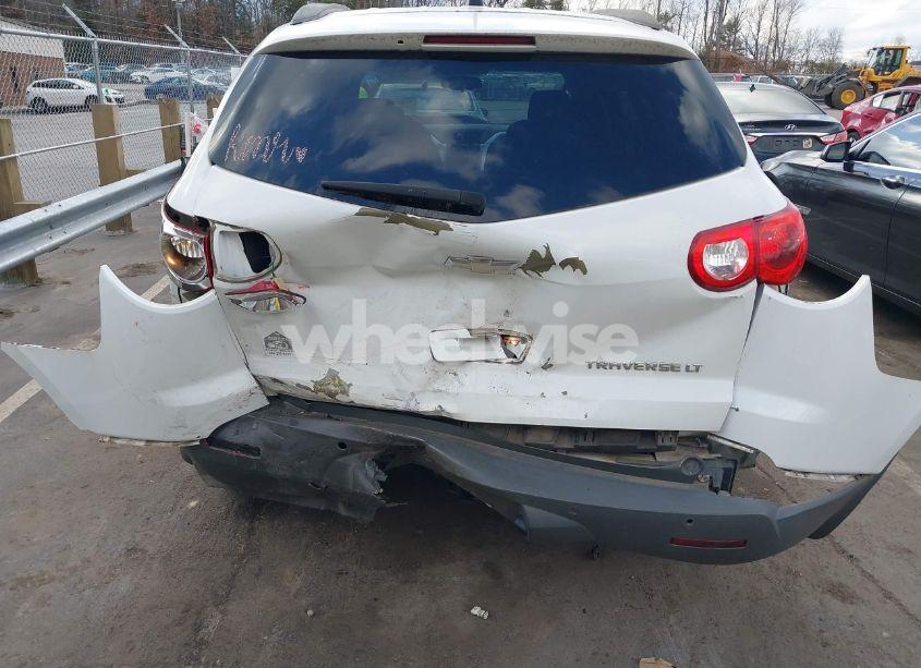 Photo 6 of 2010 Chevrolet Traverse LT (VIN 1GNLRFED3AS123371)