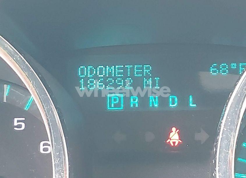 Photo 7 of 2010 Chevrolet Traverse LT (VIN 1GNLRFED3AS123371)