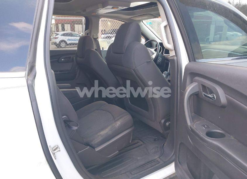 Photo 8 of 2010 Chevrolet Traverse LT (VIN 1GNLRFED3AS123371)