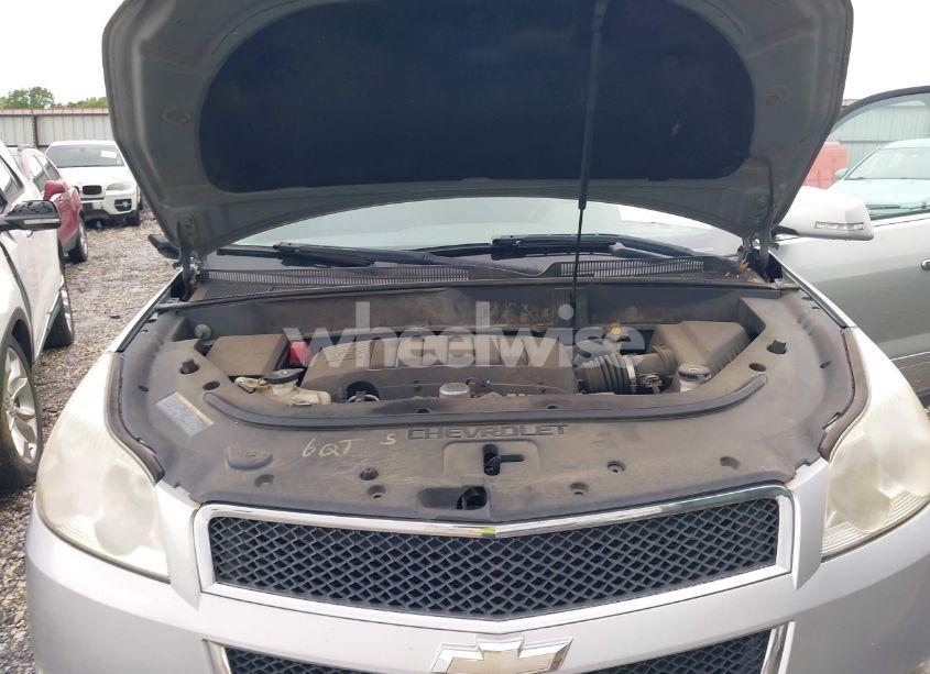 Photo 10 of 2010 Chevrolet Traverse LT (VIN 1GNLRFED4AS134038)