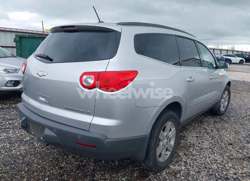 Photo 4 of 2010 Chevrolet Traverse LT (VIN 1GNLRFED4AS134038)