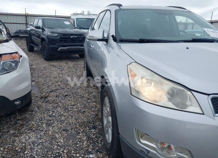 Photo 6 of 2010 Chevrolet Traverse LT (VIN 1GNLRFED4AS134038)