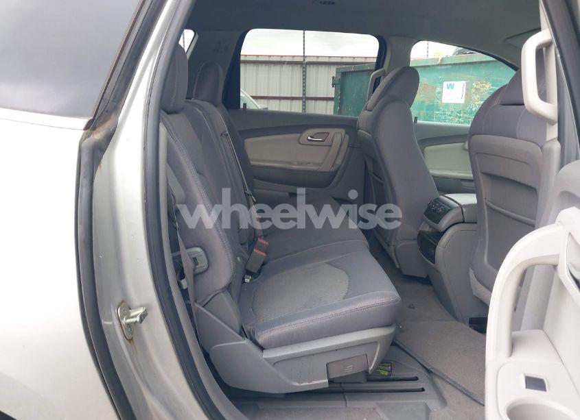 Photo 8 of 2010 Chevrolet Traverse LT (VIN 1GNLRFED4AS134038)