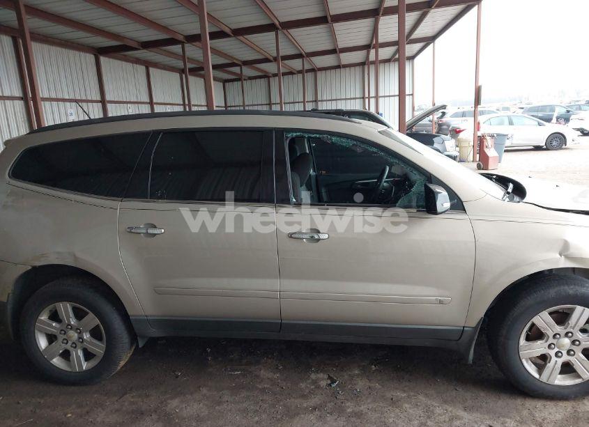 Photo 14 of 2010 Chevrolet Traverse LT (VIN 1GNLRFED4AS143368)