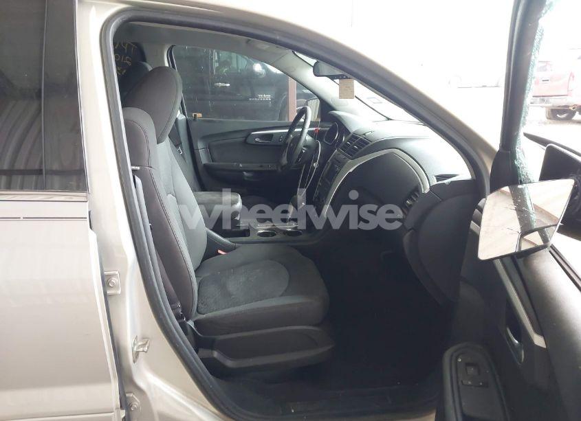 Photo 5 of 2010 Chevrolet Traverse LT (VIN 1GNLRFED4AS143368)