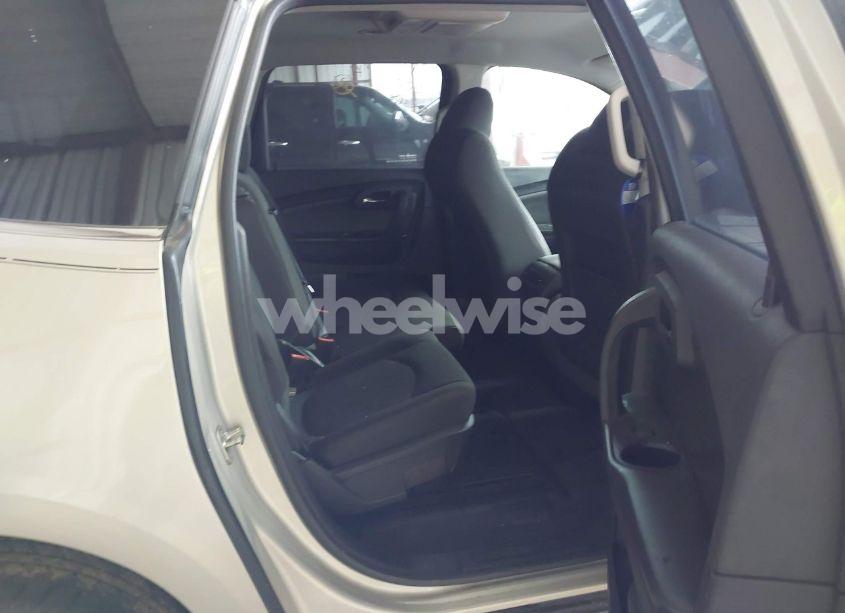 Photo 8 of 2010 Chevrolet Traverse LT (VIN 1GNLRFED4AS143368)