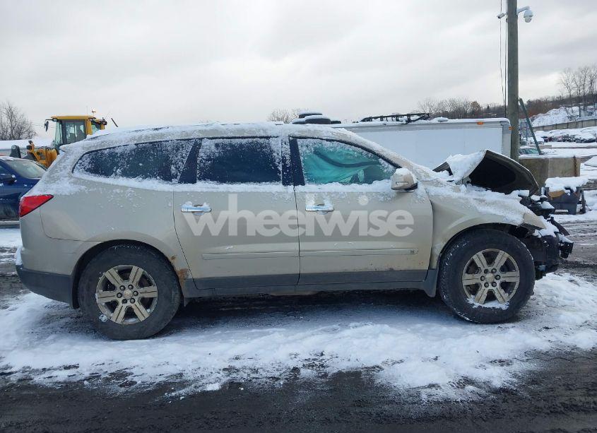 Photo 13 of 2010 Chevrolet Traverse LT (VIN 1GNLRFED5AS118916)