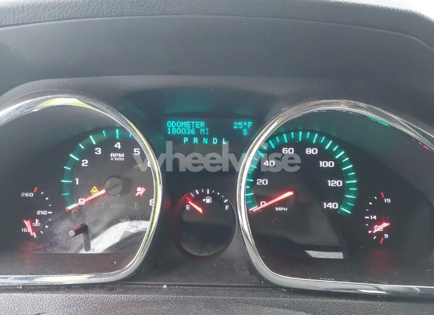 Photo 15 of 2010 Chevrolet Traverse LT (VIN 1GNLRFED5AS118916)