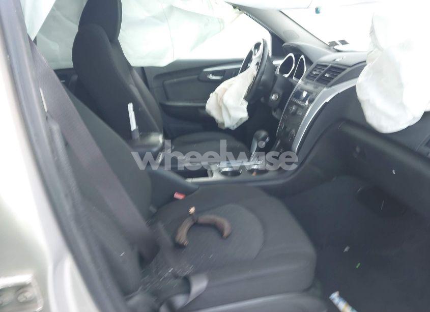 Photo 5 of 2010 Chevrolet Traverse LT (VIN 1GNLRFED5AS118916)