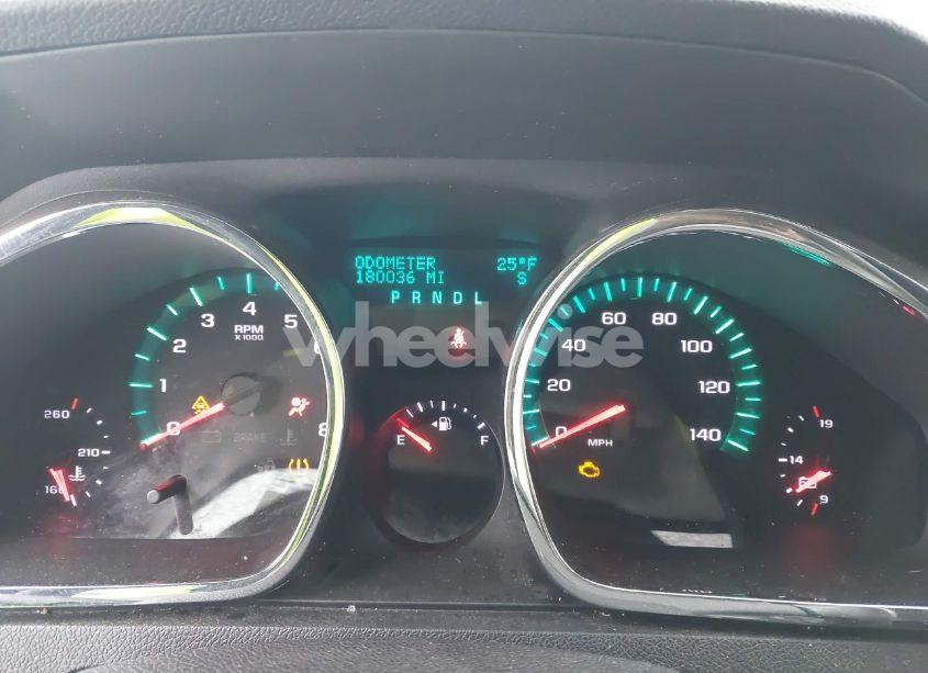 Photo 7 of 2010 Chevrolet Traverse LT (VIN 1GNLRFED5AS118916)