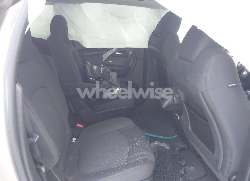 Photo 8 of 2010 Chevrolet Traverse LT (VIN 1GNLRFED5AS118916)