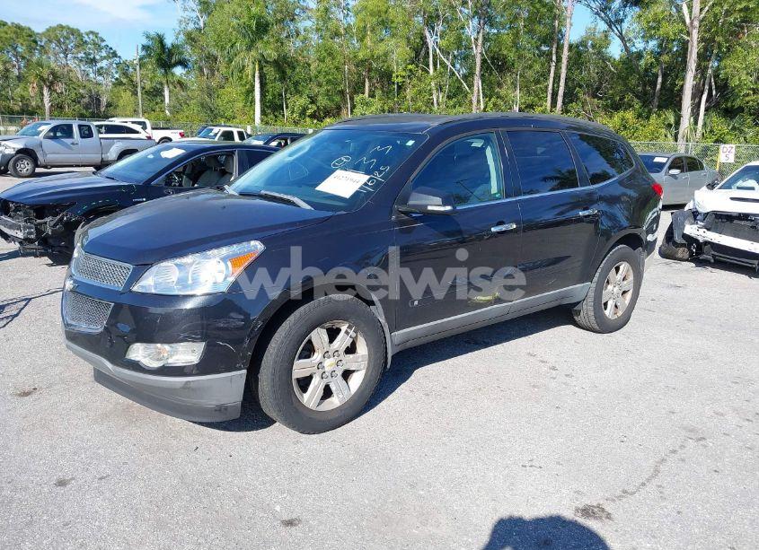 Photo 2 of 2010 Chevrolet Traverse LT (VIN 1GNLRFED5AS120133)