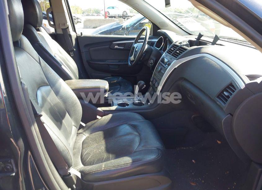 Photo 5 of 2010 Chevrolet Traverse LT (VIN 1GNLRFED5AS120133)