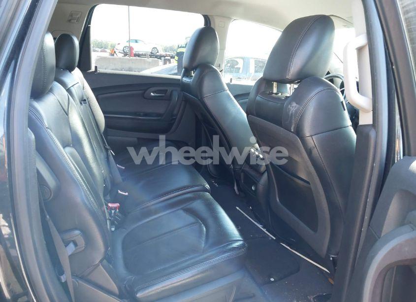 Photo 8 of 2010 Chevrolet Traverse LT (VIN 1GNLRFED5AS120133)